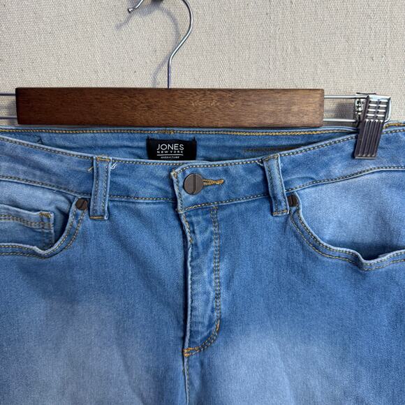 Jones New York Signature Size 8 Blue Denim Bermuda Shorts Casual Wear - Picture 3 of 10